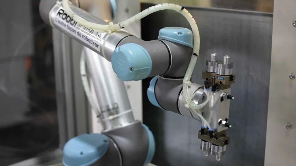優(yōu)傲協(xié)作機器人解決的任務(wù)：操作CNC機床、鉆孔機與成型機、物料取放、組裝、產(chǎn)品檢測。