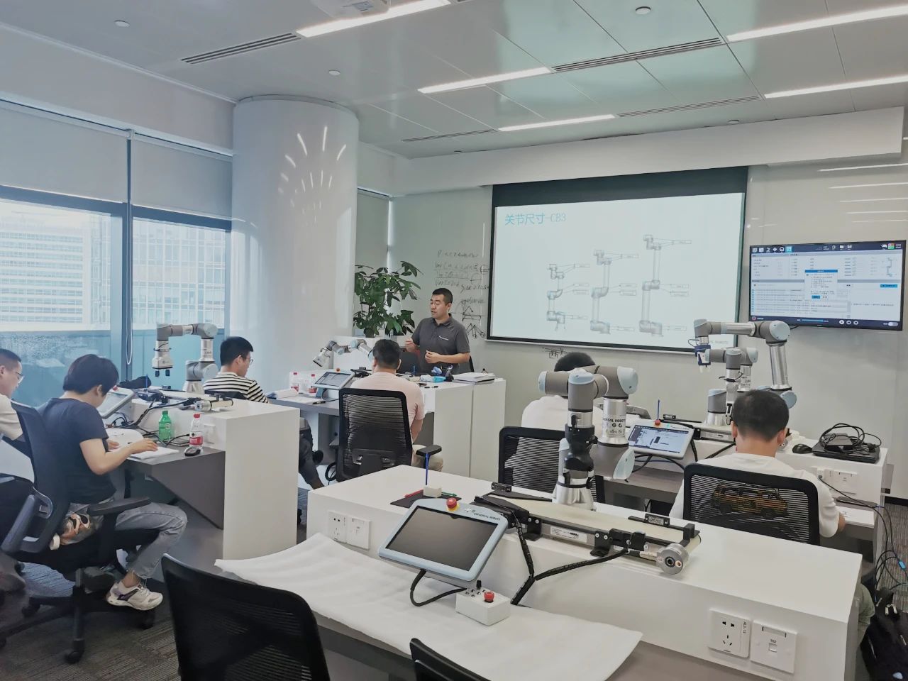 優(yōu)傲機器人培訓